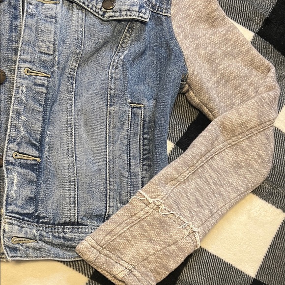 Free People Distressed Denim Jacket with Gray Sweatshirt Sleeves and Hood size S - Picture 4 of 17